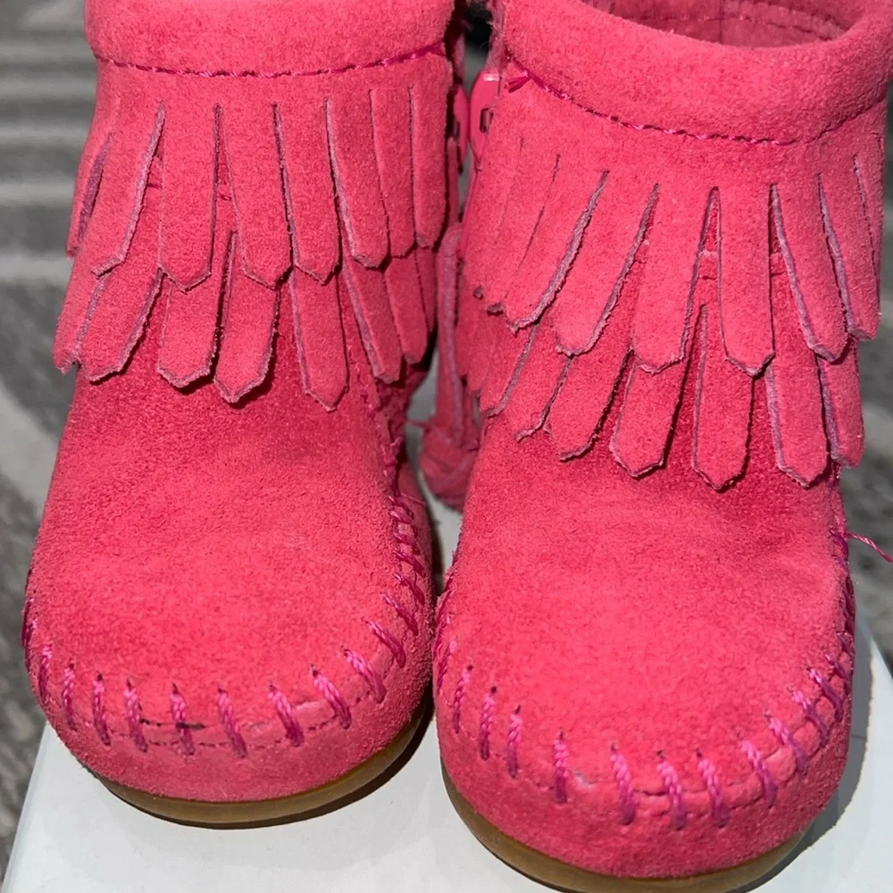 Authentic New in Box, Minnetonka Double Fringe Side Zip Boot infant Pink
